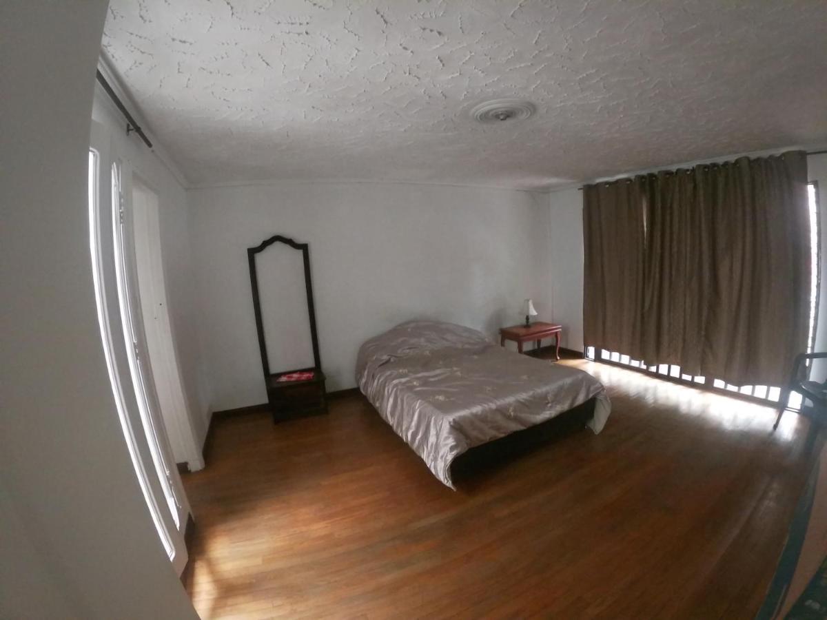 Le VI Hostal Medellín Esterno foto