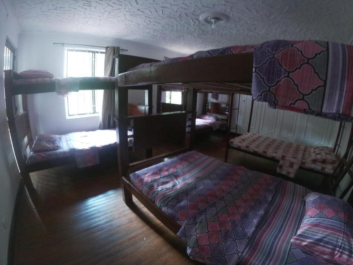 Le VI Hostal Medellín Esterno foto